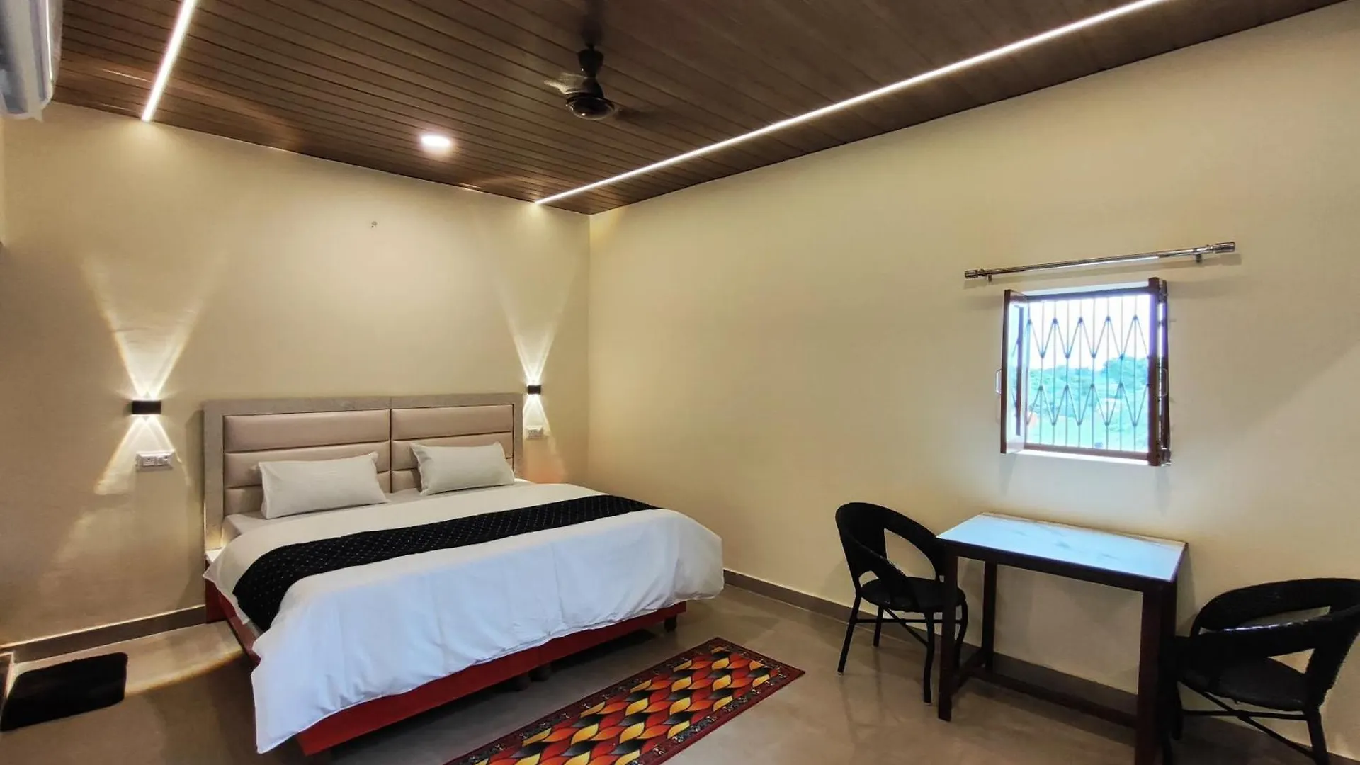 Sunrise Homestay Agra-Rooftop View Taj Mahal India